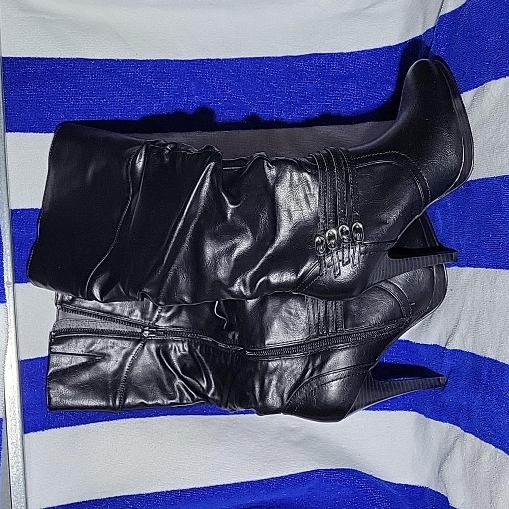 Black Heeled Boots size 6